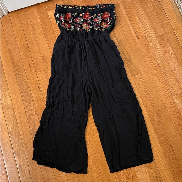 American Eagle Floral Embroidered Boho Jumpsuit Size Medium - Picture 6 of 10